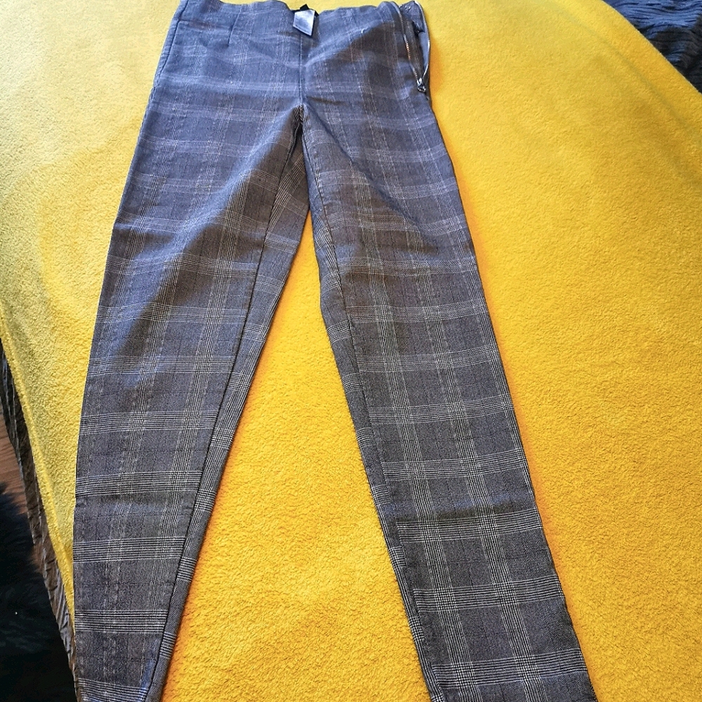 A beautiful skinny plaid pants